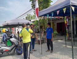 Masyarakat Kota Mojokerto Kibarkan Bendera Setengah Tiang
