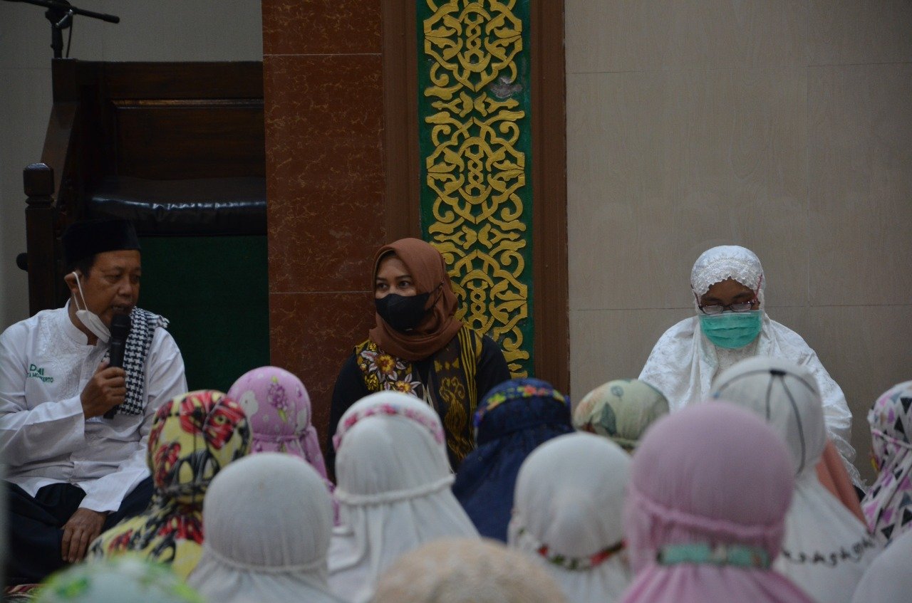 Ning Ita Safari Ramadhan Sholat Subuh di Masjid Al Lahuri