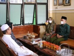 Mohon Doa Agar Situasi Kondusif, Ning Ita Kunjungi 12 Ponpes