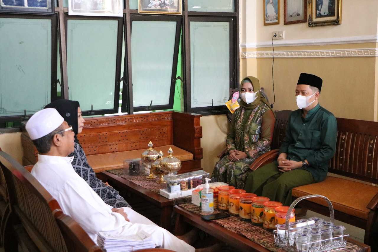 Mohon Doa Agar Situasi Kondusif, Ning Ita Kunjungi 12 Ponpes