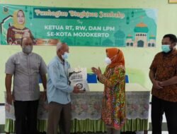 Ning Ita Berikan 945 Paket Sembako untuk Ketua RT/RW, LPM dan Tenaga Kebersihan