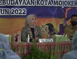 Ning Ita Buka Diklat Guru PAUD di Aula SMPN 4 Kota Mojokerto