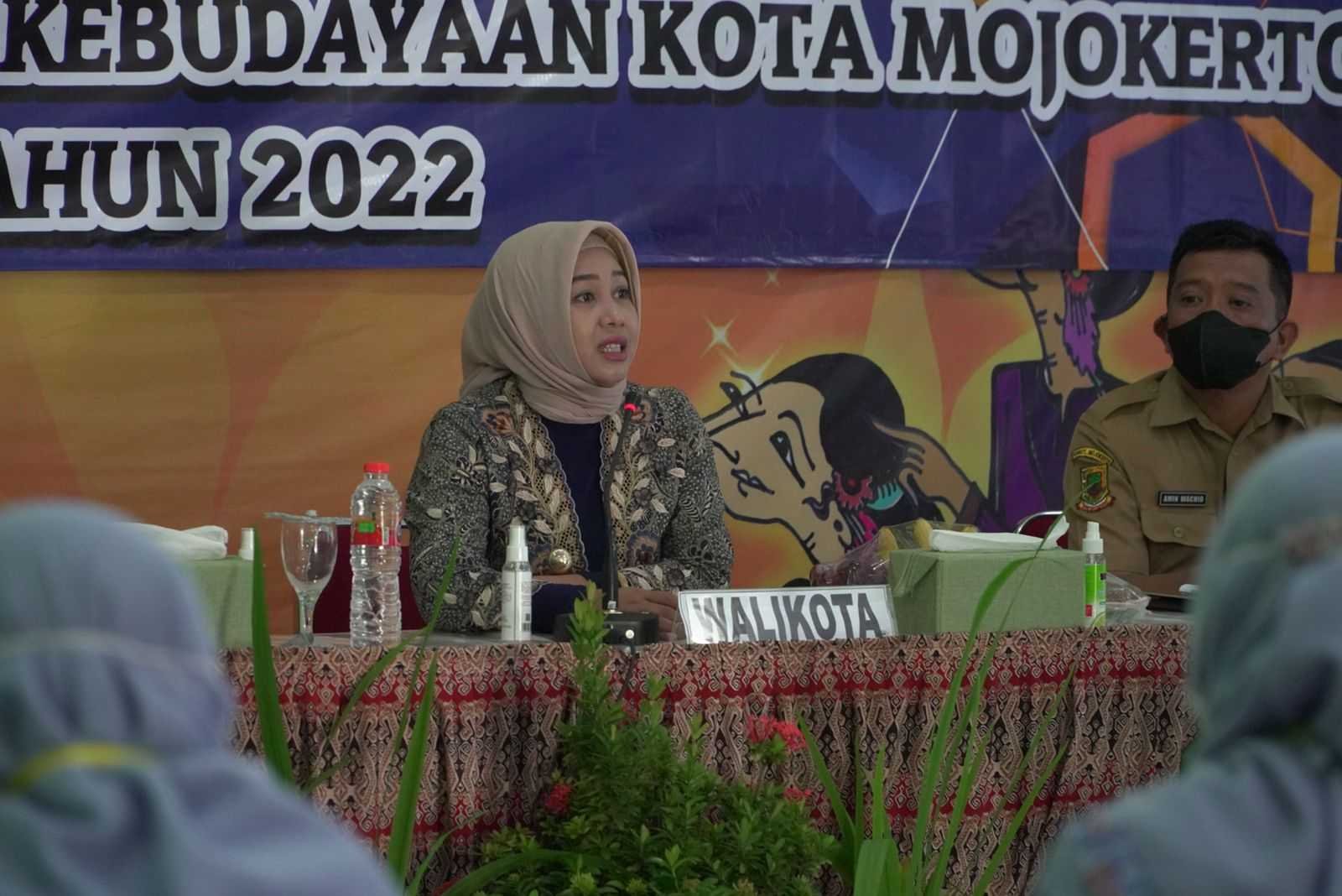 Ning Ita Buka Diklat Guru PAUD di Aula SMPN 4 Kota Mojokerto