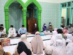 Ning Ita Berikan Bantuan Hibah Rp. 100 Juta dan Zakat Mal di Masjid Nurul Jamal