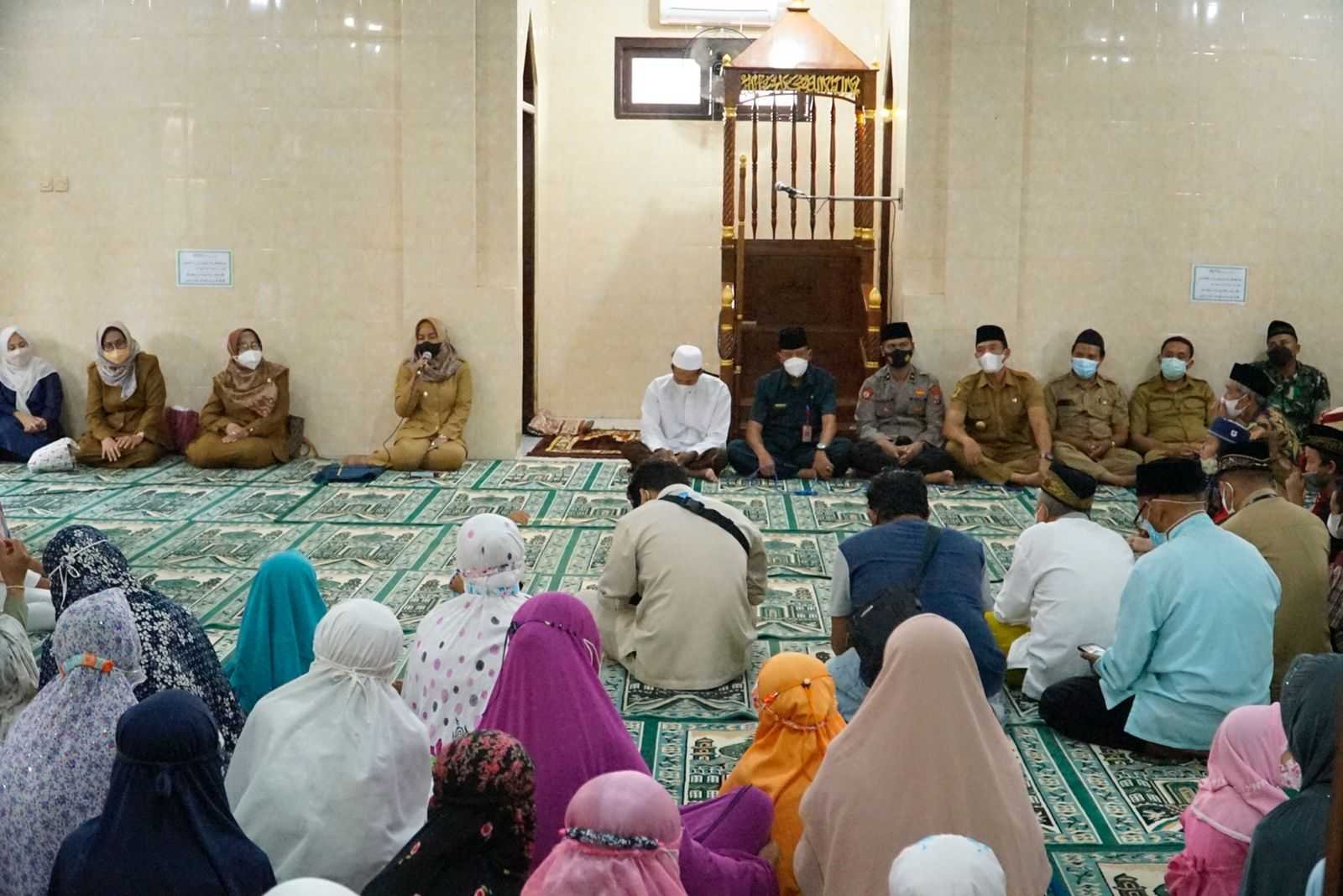 Safari Ramadhan di Babussalamatul Hasanah, Ning Ita Serahkan Dana Hibah Rp. 100 Juta