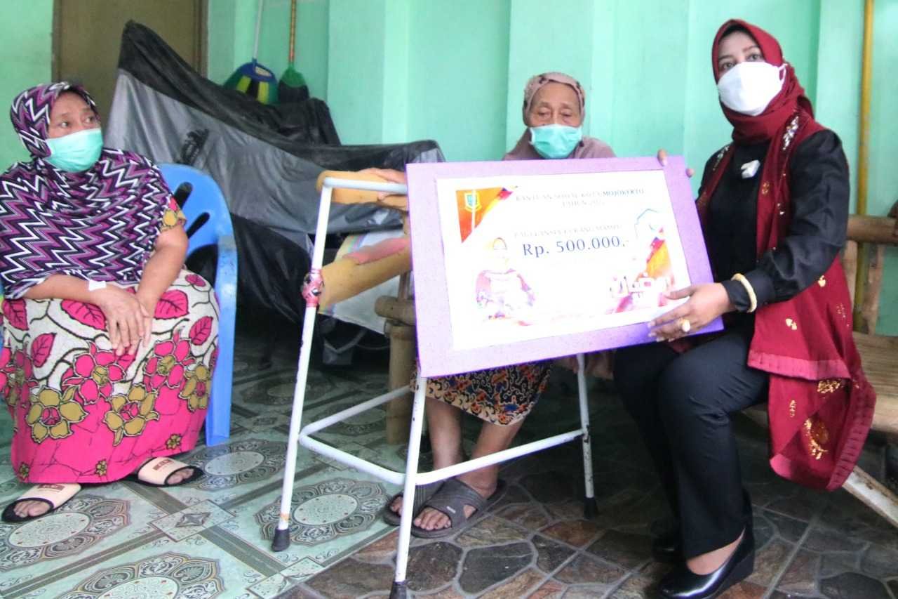 Sasar 1.023 Lansia, Ning Ita Salurkan Bantuan Secara Langsung ke Rumah-rumah