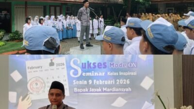 Ketua PWMR Jadi Pembina Upacara dan Narasumber Seminar Success Mode On di SMKN 1 Sooko Mojokerto