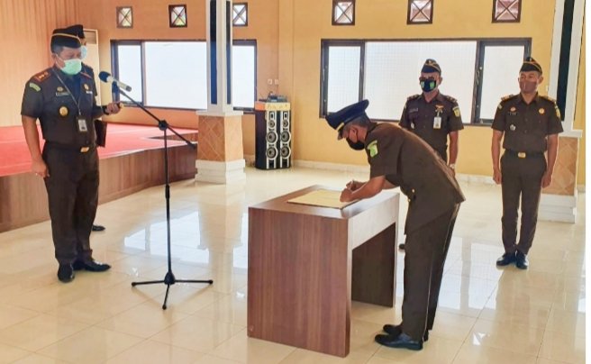 Kasi Datun Kejari Kutai Barat Resmi Dijabat Heru Suryadmiko