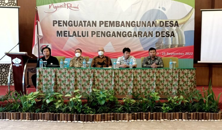 Wabup Ngawi Buka Bimtek Peningkatan Kapasitas Pengelolaan Keuangan Desa