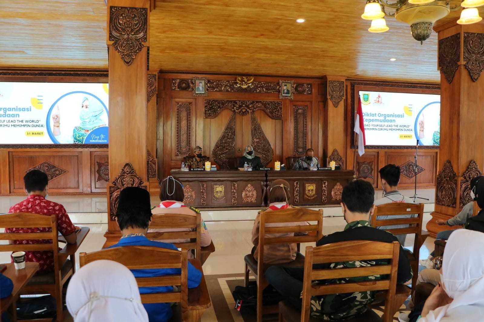 Hadiri Diklat Organisasi Kepemudaan, Ning Ita: Lead Yourself, Lead The World