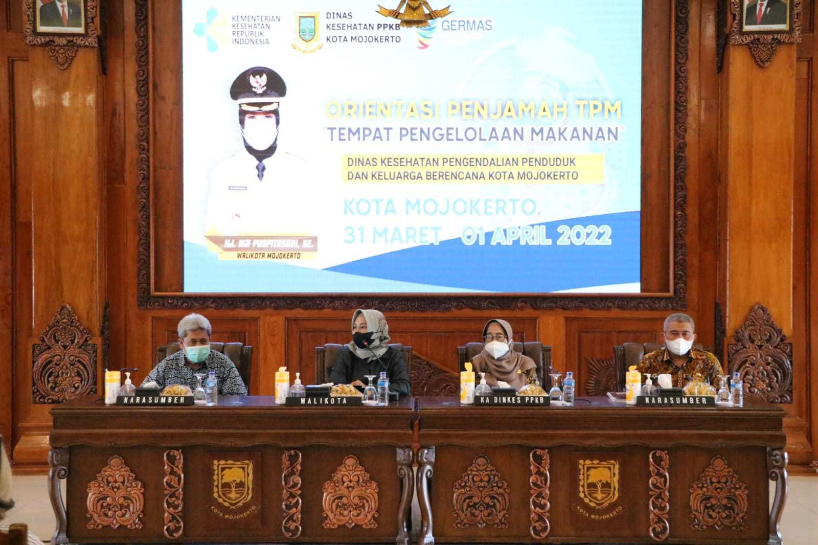 Ning Ita Sosialisasikan Orientasi Penjamah Tempat Pengelolaan Makanan