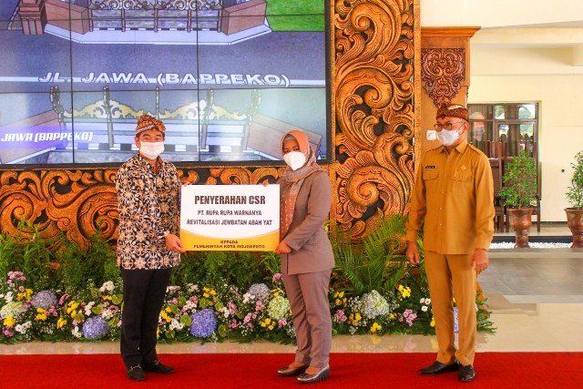 Ning Ita Kukuhkan Forum Komunikasi Tanggung Jawab Sosial Perusahaan