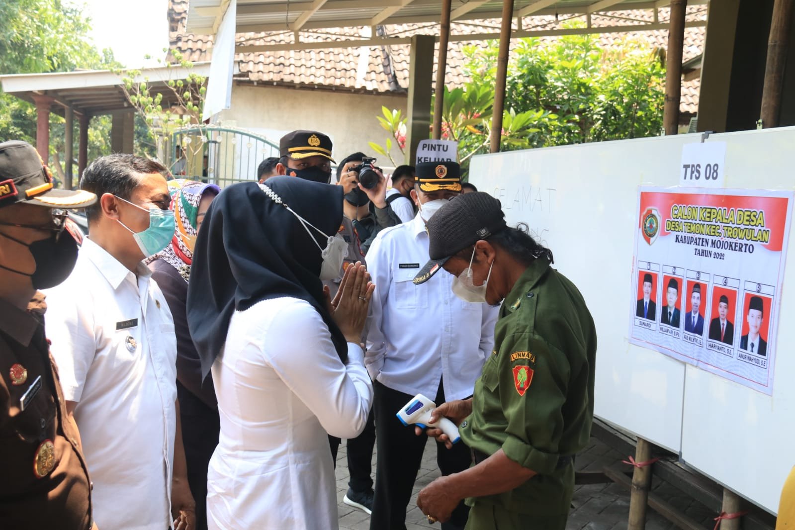 Bupati Mojokerto Pantau Pilkades di Desa Temon, Rejosari dan Banjaragung