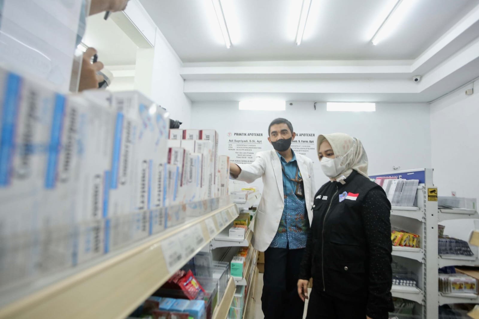 Banyak Kasus Gagal Ginjal Anak, Ning Ita Sidak Apotek
