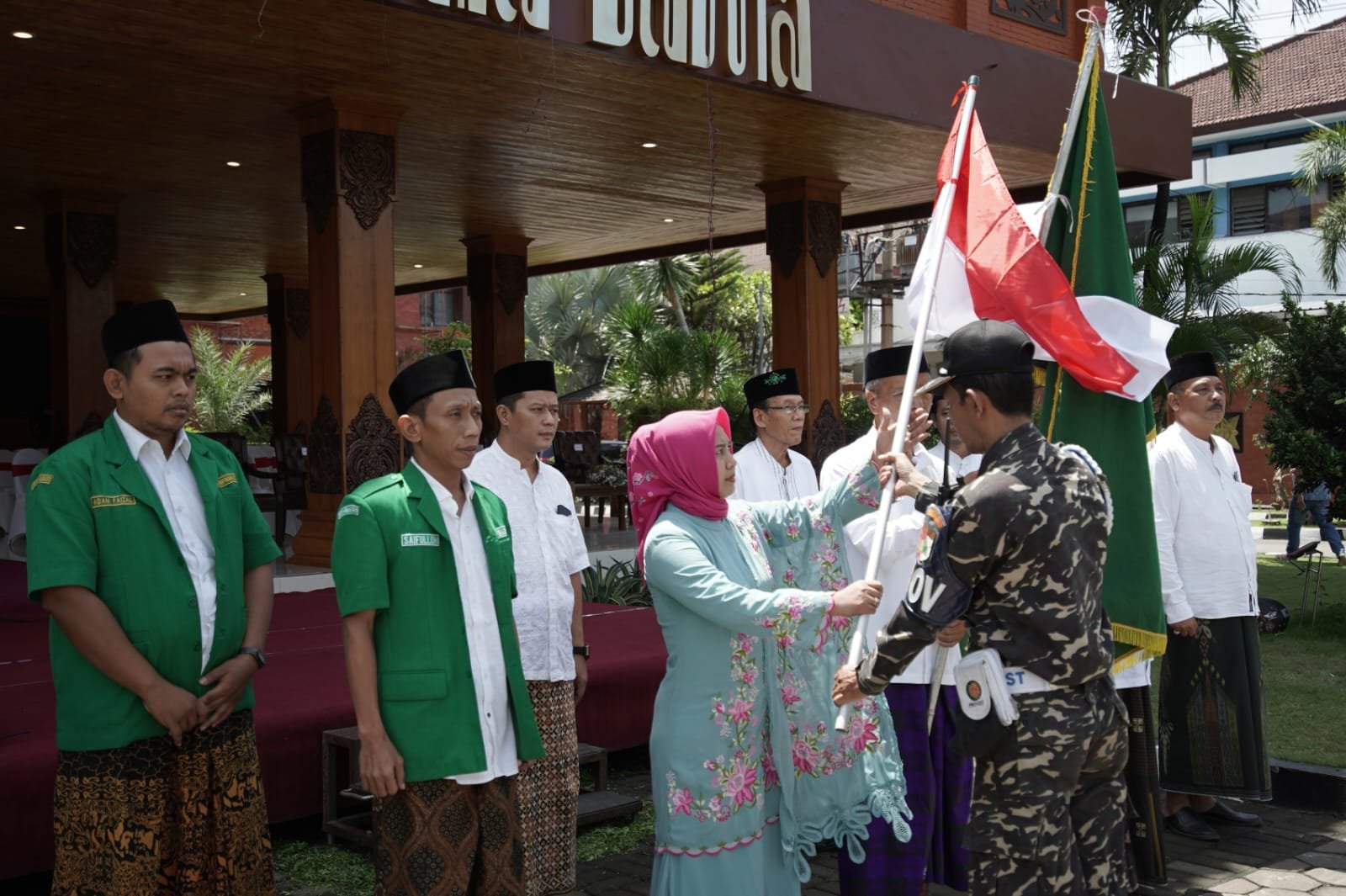 Pimpin Upacara Hari Santri, Ning Ita Tekankan Berdaya Menjaga Martabat Kemanusiaan