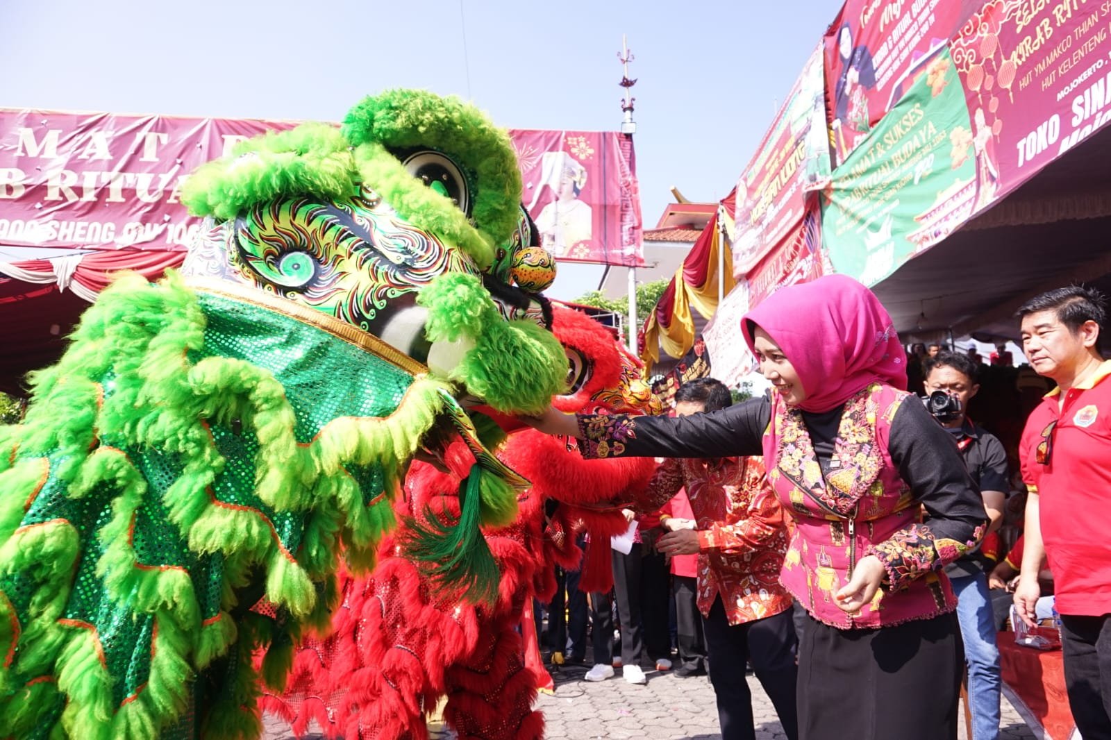 Sejarah ! Kirab Dan Ritual Budaya HUT 2 Abad Hok Sian Kiong Mojokerto Diikuti Peserta Dari Berbagai Daerah Se-Indonesia