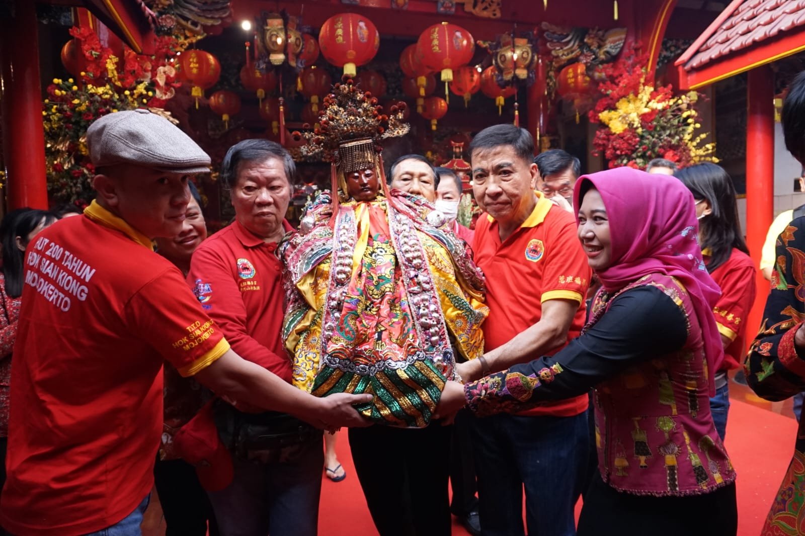 Sejarah ! Kirab Dan Ritual Budaya HUT 2 Abad Hok Sian Kiong Mojokerto Diikuti Peserta Dari Berbagai Daerah Se-Indonesia