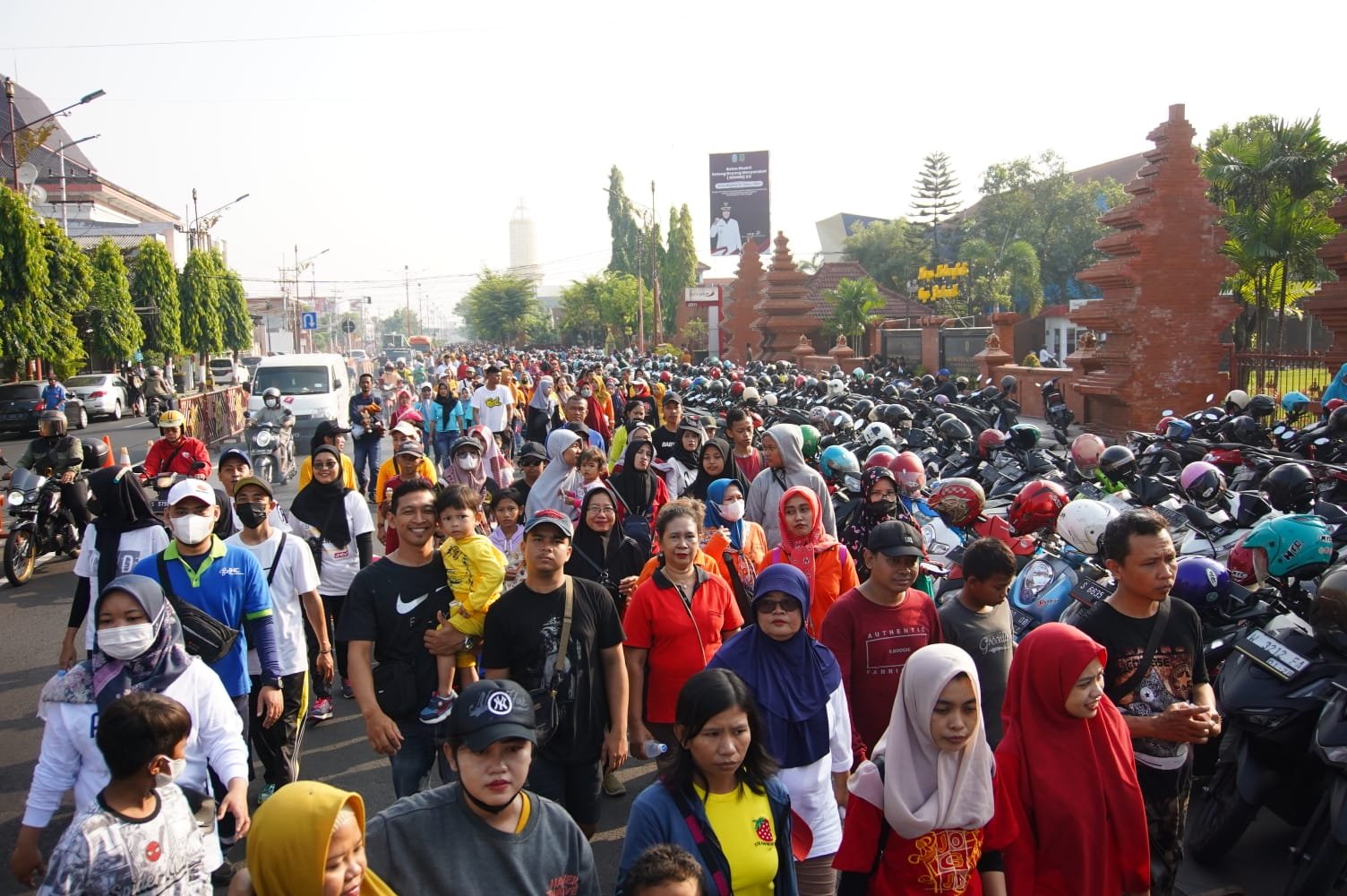 Peringatan May Day 2023, Pemkot Mojokerto Gelar Jalan Sehat Diikuti Ribuan Pekerja