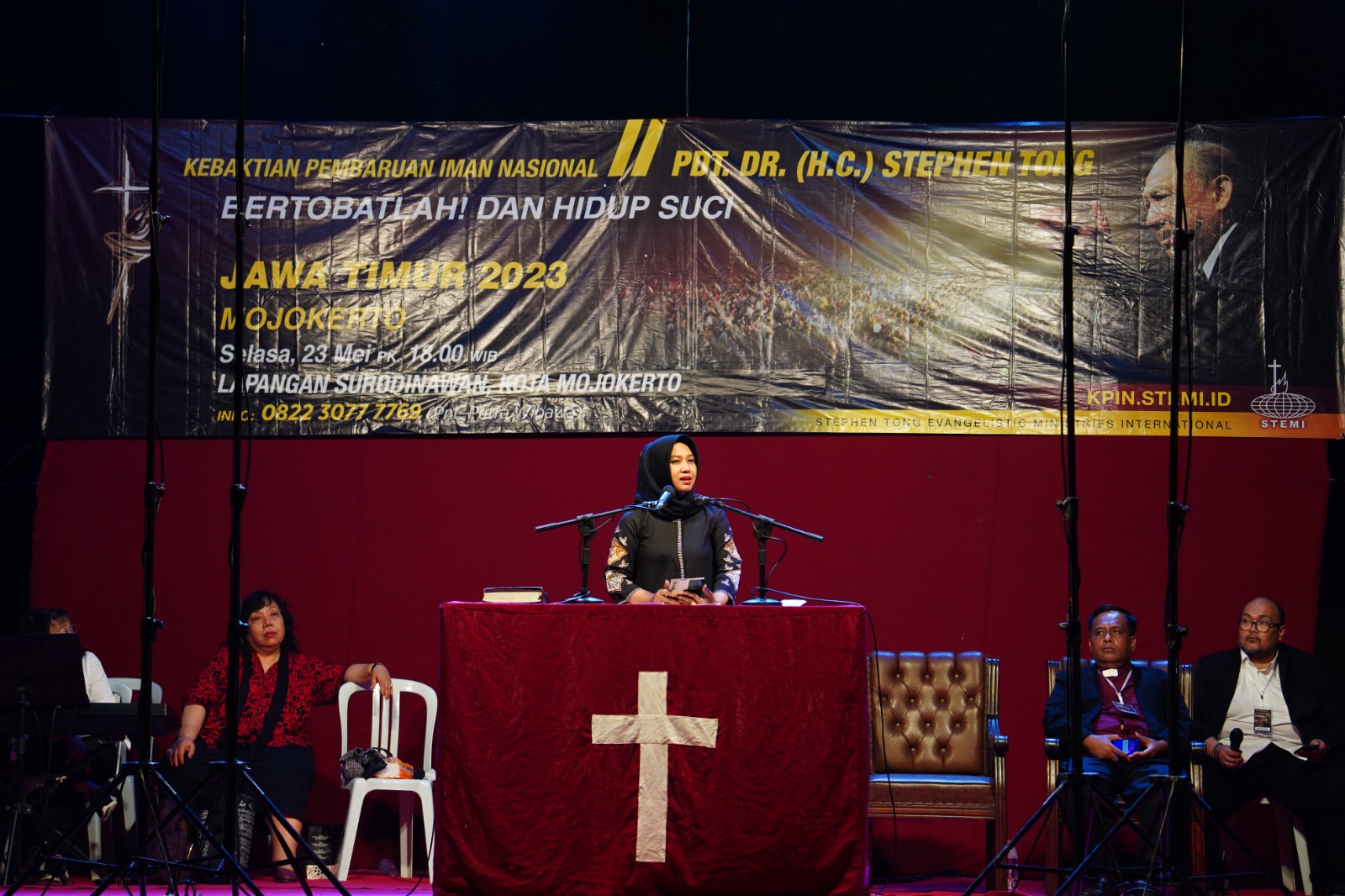 Makin Harmonis, Ribuan Umat Kristiani Ikuti KPIN Dengan Khusyuk di Lapangan Raden Wijaya