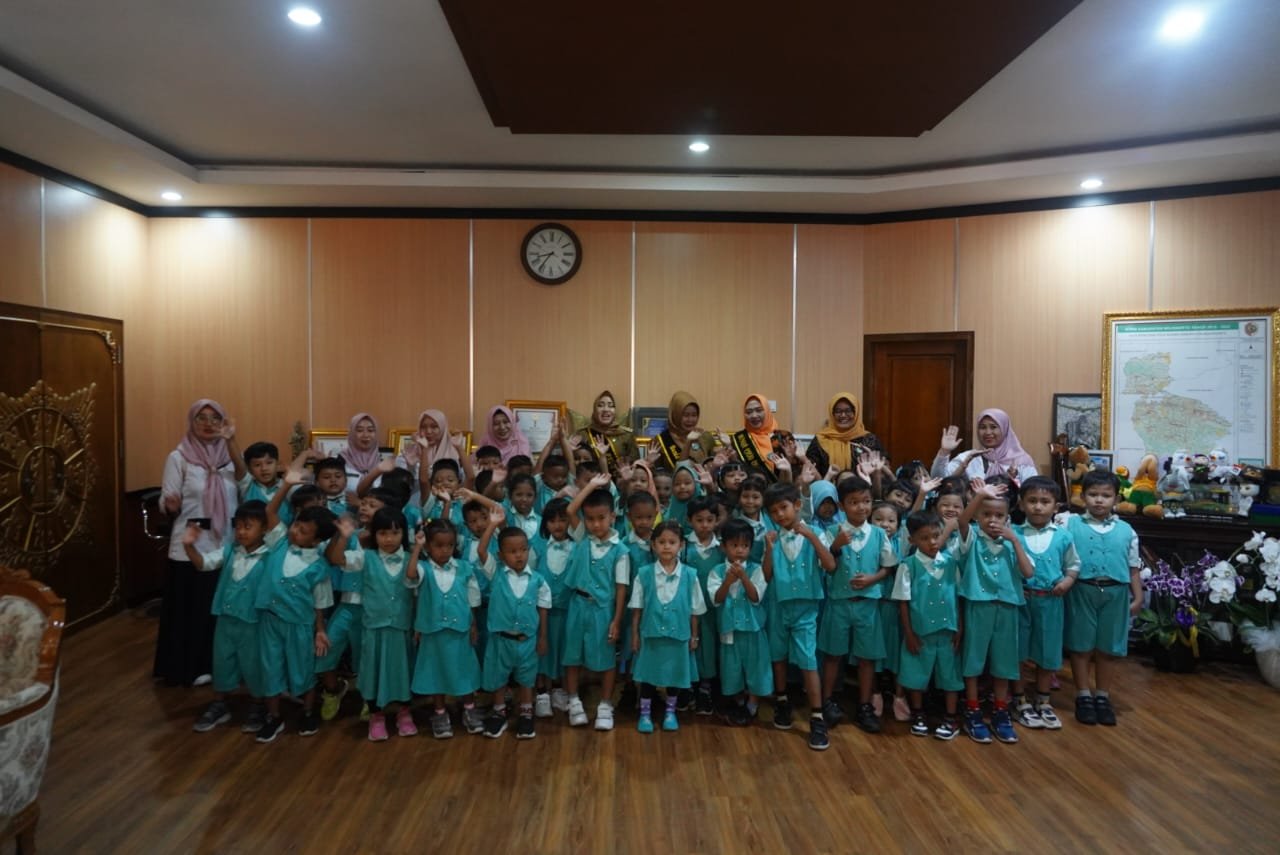 'SAPA Bunda' Jadi Program Pengenalan Profesi Bupati Kepada Anak TK Dharma Wanita Singowangi