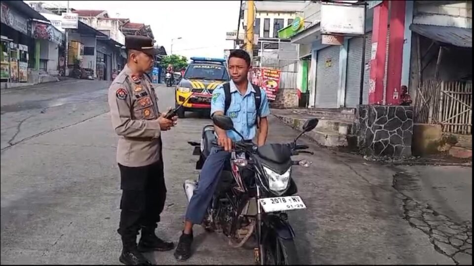 Meminimalisir Kecelakaan, Kapolsek Pacet Berharap Pelajar Tertib Berlalu Lintas