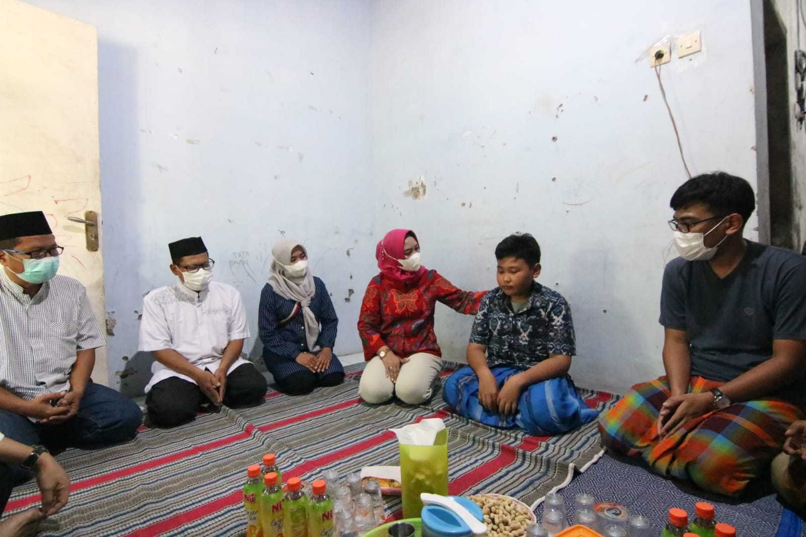 Anak Korban Laka Tunggal di Jembatan Mertex Terima Bantuan dari Pemkot Mojokerto