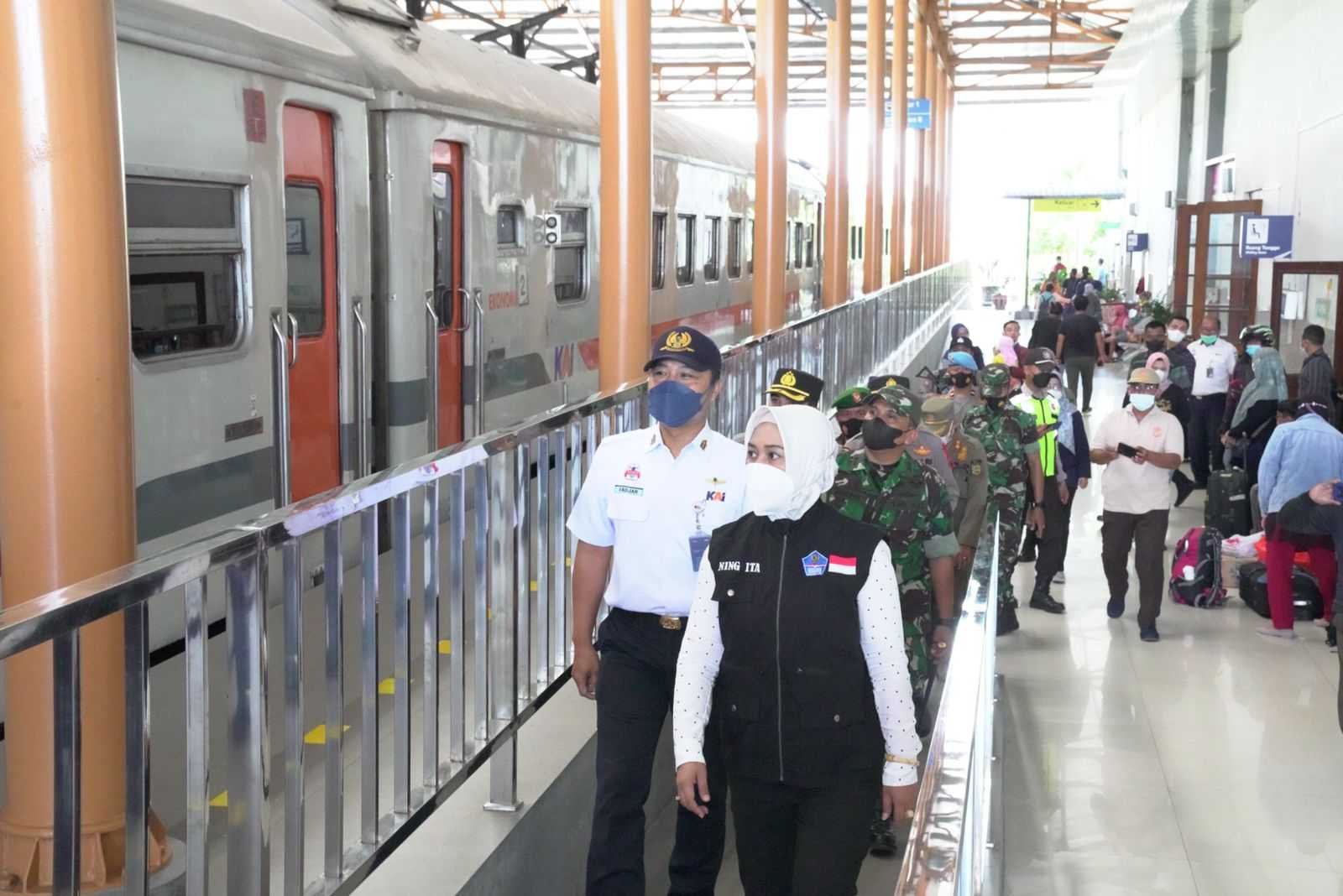 Ning Ita Tinjau Pospam dan Posyankes