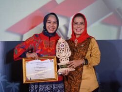 Luar Biasa, Ning Ita Terima Penghargaan Penggerak Koperasi Terbaik