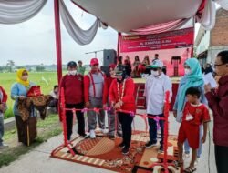 Anggota DPRD Sidoarjo Fraksi PDI Perjuangan Resmikan Jalan Betonisasi di Desa Randegan