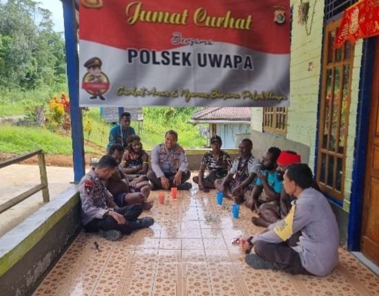 Kapolsek Uwapa Laksanakan Program Jumat Curhat Bersama Warga Urumusu