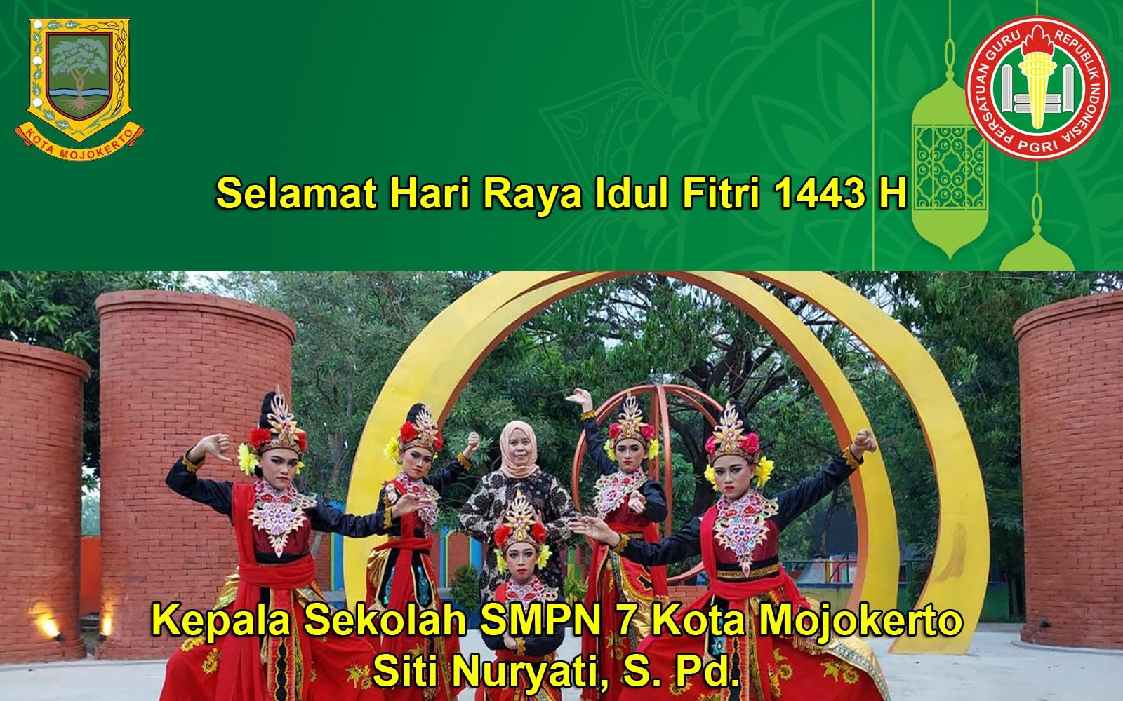 Kepala sekolah SMPN 7 Kota Mojokerto Siti Nurhayati, S.Pd Mengucapkan Selamat Hari Raya Idul Fitri 1443 H