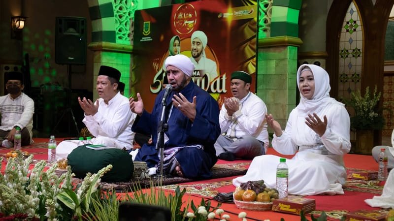 Ning Ita Gelar Shalawat Akbar Bersama Habib Syech Bin Abdul Qodir Assegaf