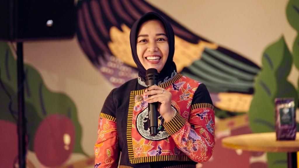 Ning Ita Apresiasi Pembukaan Starbucks Mojokerto