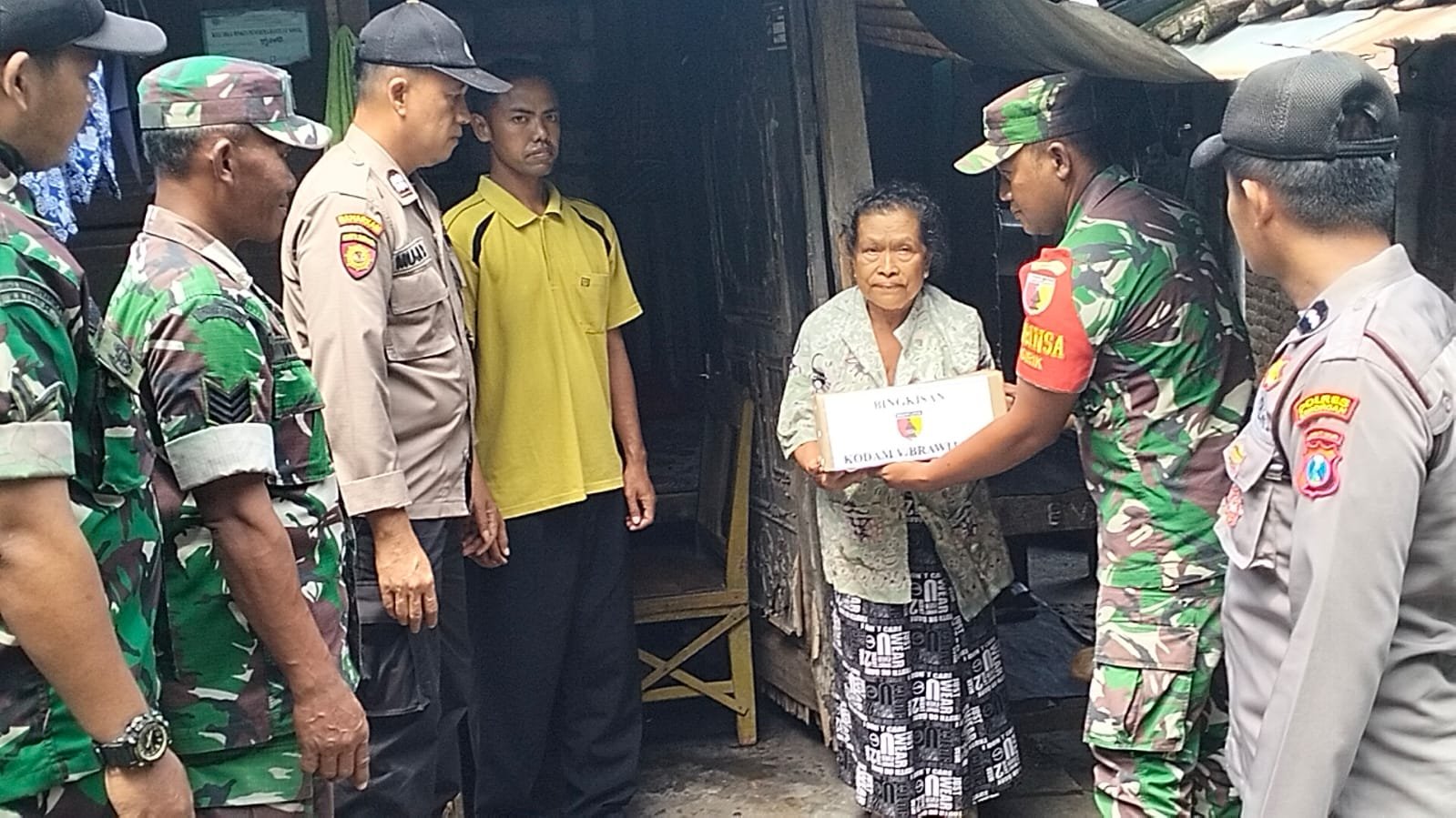 Pastikan Tepat Sasaran, Bantuan Pangan di Lamongan Disalurkan Secara Door to Door