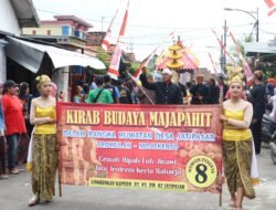 Hadiri Ruwah Desa Jatipasar, Bupati Ikfina Disuguhi Pawai Budaya