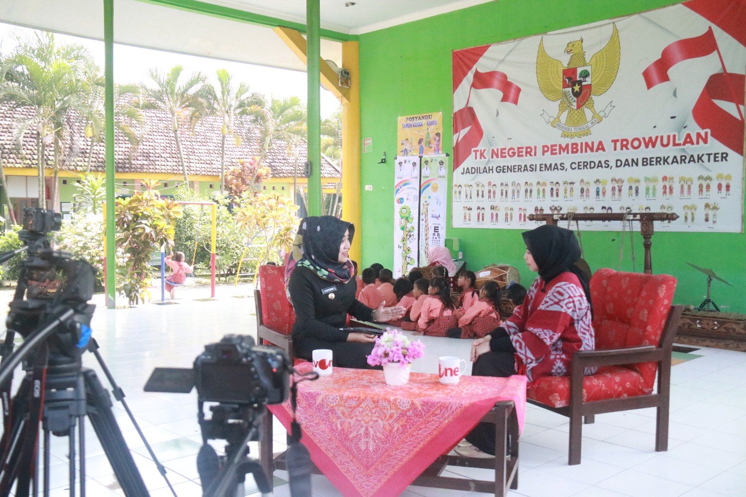 Upaya Turunkan Stunting, Bupati Ikfina Lakukan Inspeksi Pelayanan 'Gerdu Paud Penting' di TKN Pembina Trowulan