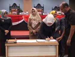 DPRD Kabupaten Mojokerto Adakan Rapat Paripurna Penandatanganan Raperda Pertanggungjawaban Pelaksanaan APBD 2022