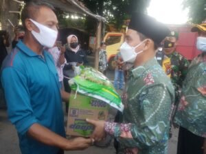 Dalam Sehari, ASCF Bagikan Ratusan Sembako di Wilayah Kecamatan Bangsal & Pungging