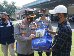 Peduli Wartawan, Kapolresta Mojokerto Berikan Bansos untuk Wartawan