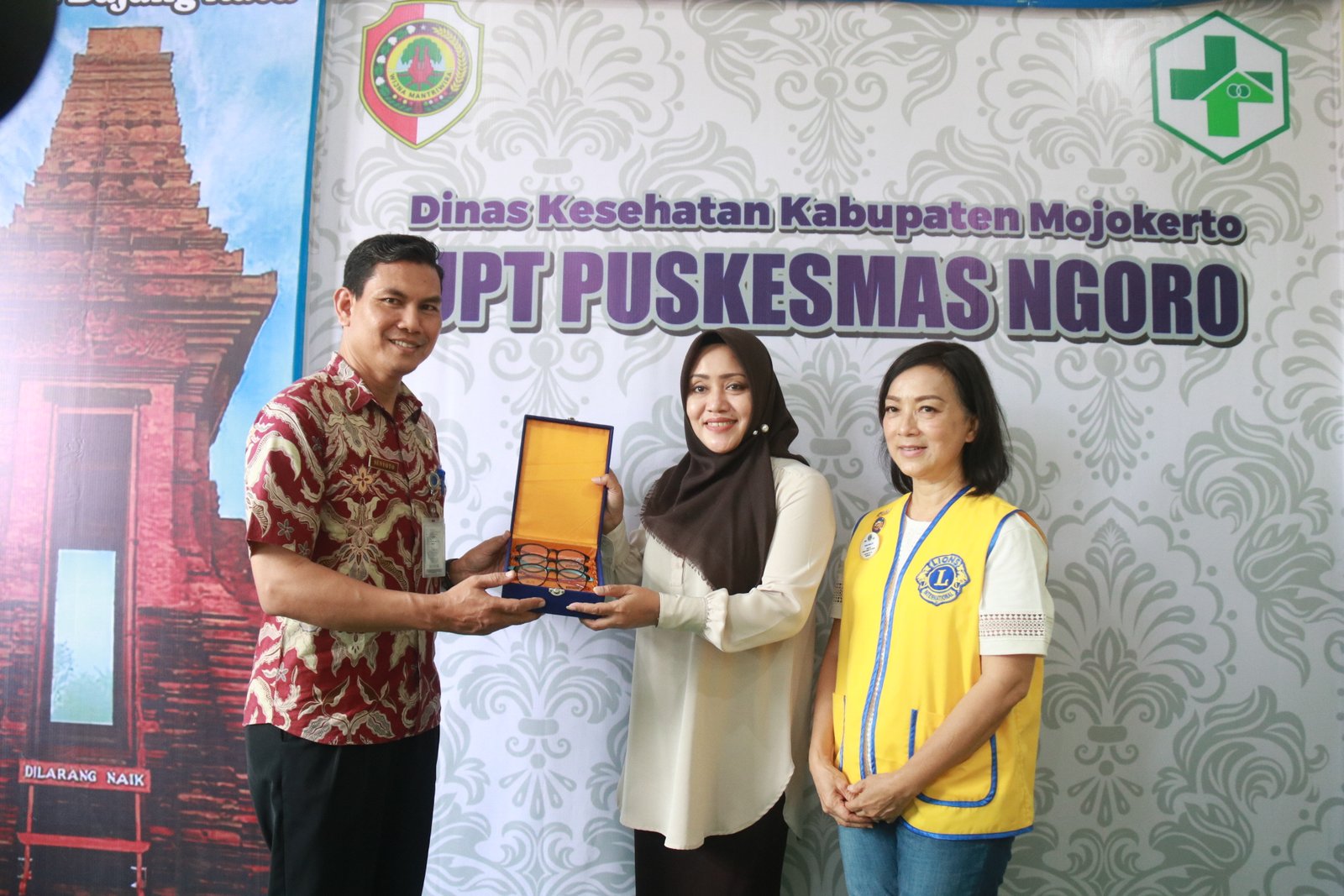 Puskesmas Ngoro Bersama Lion Club' International Berikan Bantuan Pemeriksaan Mata dan Kacamata Gratis Untuk Pelajar