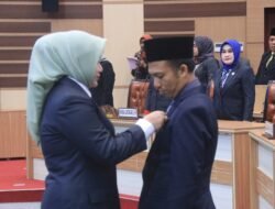 Ayni Zuroh Pimpin Pengucapan Sumpah PAW Efendi Nugroho yang Gantikan ABu Rojad
