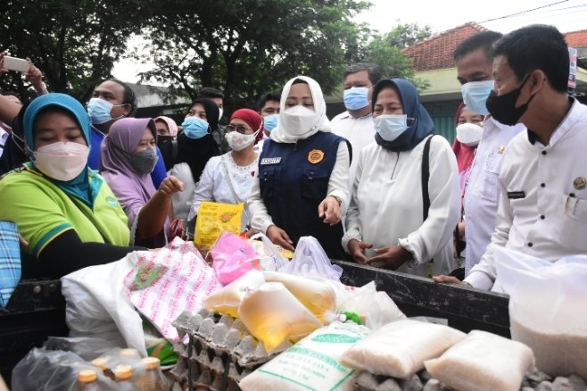 Bupati Mojokerto Tinjau Operasi Minyak Murah