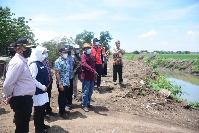 Bupati Mojokerto Cek Normalisasi Sungai di Pungging dan Prokes Wisata