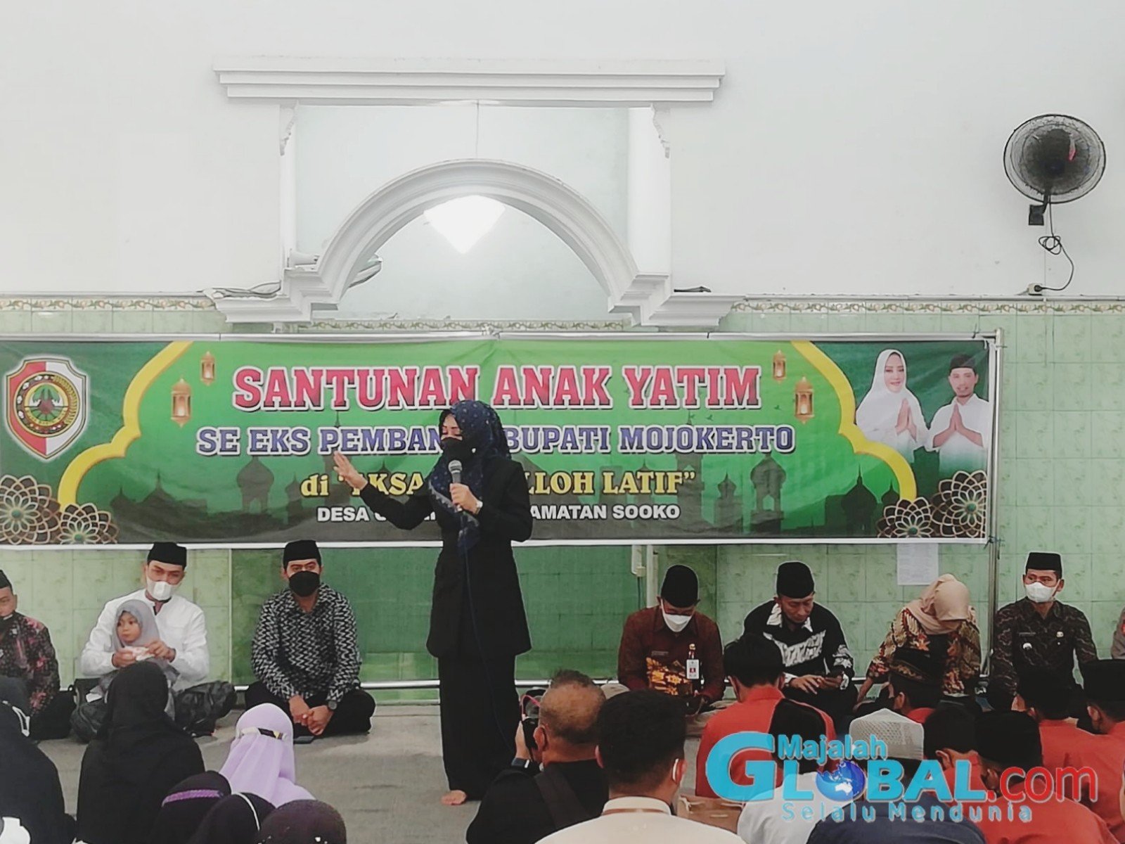 Bupati Mojokerto Santuni Anak Yatim LKSA Abdulloh Latif Desa Gemekan
