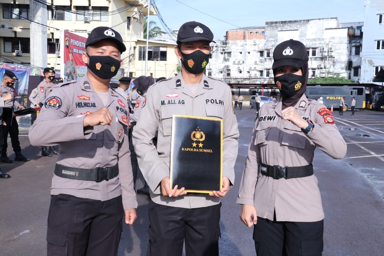 Editor Majalah Tribrata News Sumsel Dapat Penghargaan Kapolda Sumsel