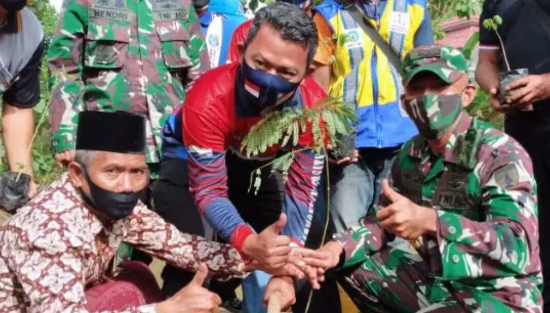 Dandim Tuban Baksos Bareng dengan Sejumlah Komunitas dan Perguruan Pencak Silat