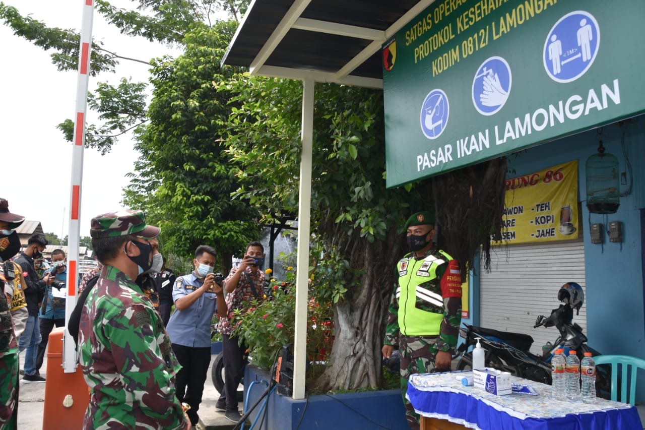 Danrem 082/CPYJ bersama Dandim 0812/Lamongan Ajak Masyarakat Patuhi Disiplin 5 M