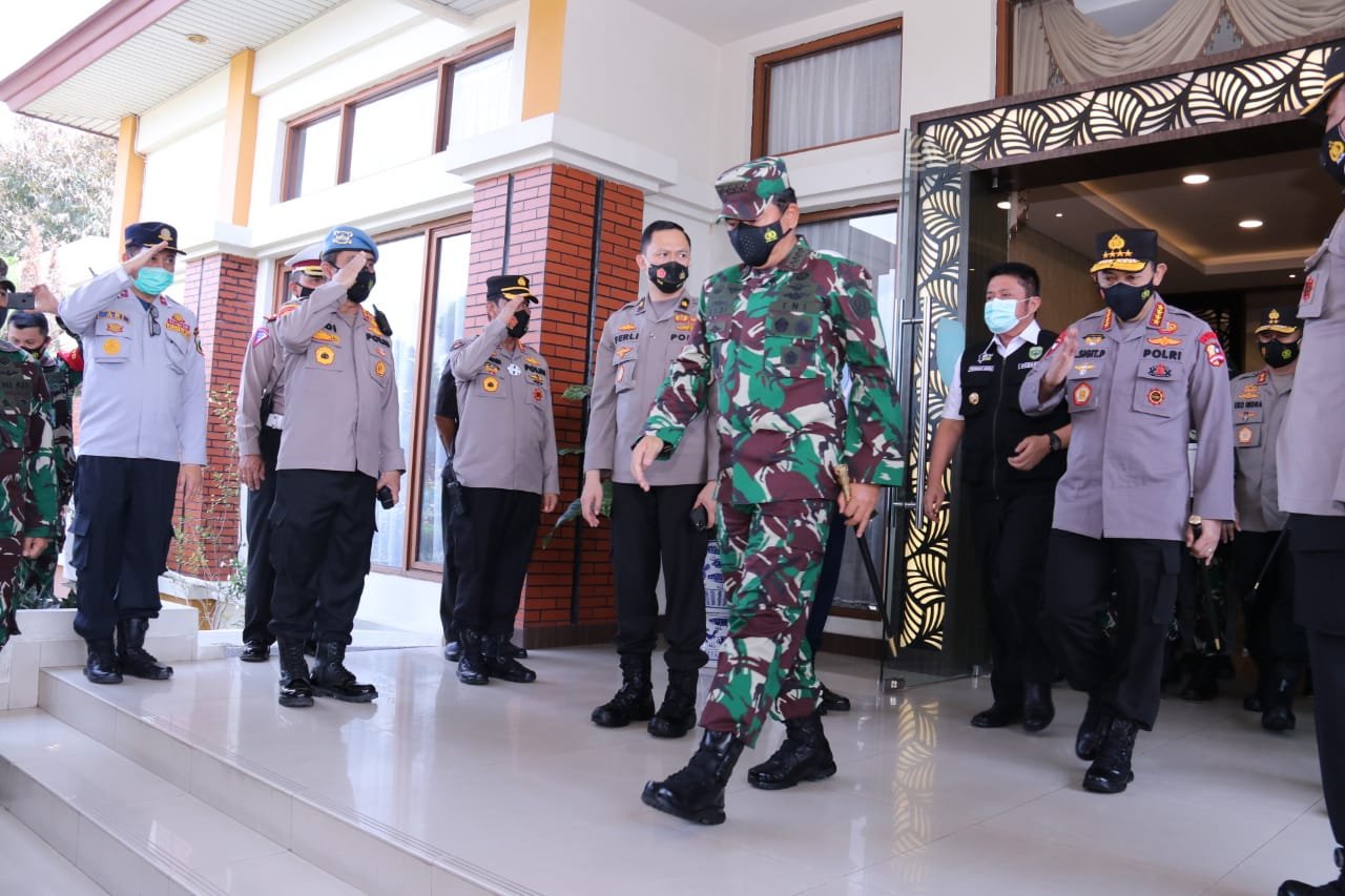 Kapolri-Panglima TNI Targetkan 1 Juta Vaksinasi Sehari