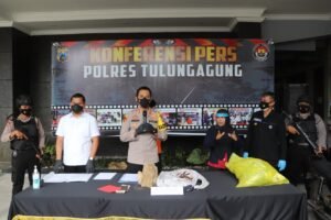 Kapolres Tulungagung Ungkap Kasus Pembunuhan di JLS
