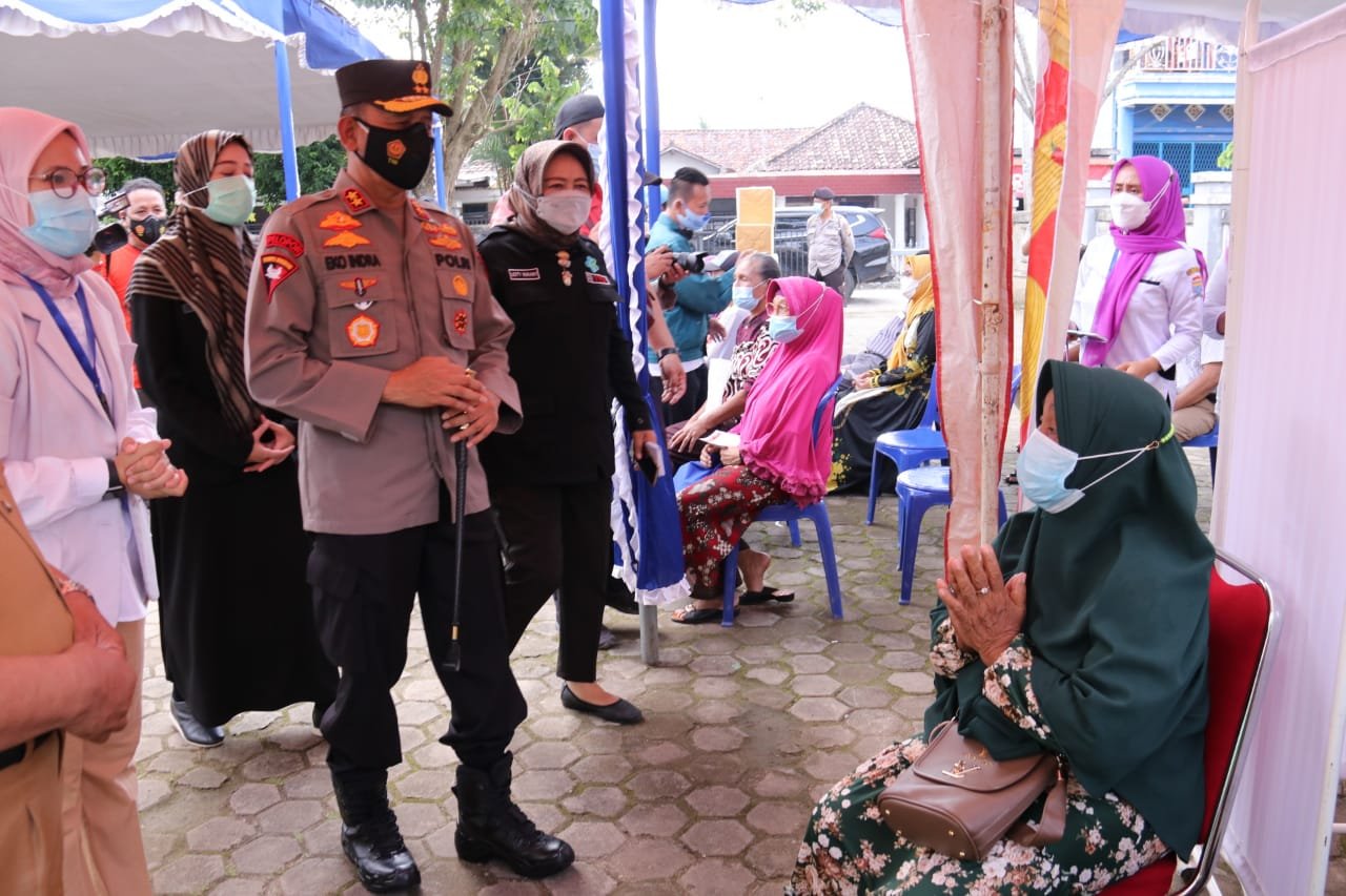 Kapolda Sumsel Berikan Bantuan Alat Swab Antigen untuk Dinkes Sumsel